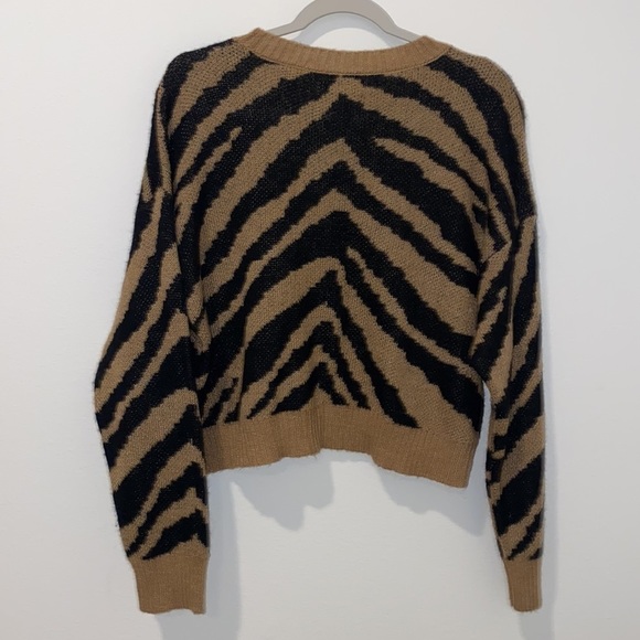 American Eagle Wool Blend Animal Print Cropped Sweater - Picture 5 of 6
